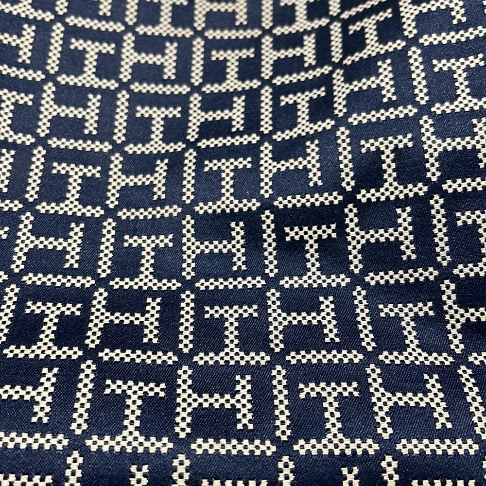 Tommy Hilfiger women’s handbag in like new condition. Mainly navy with white TH - Picture 3 of 10